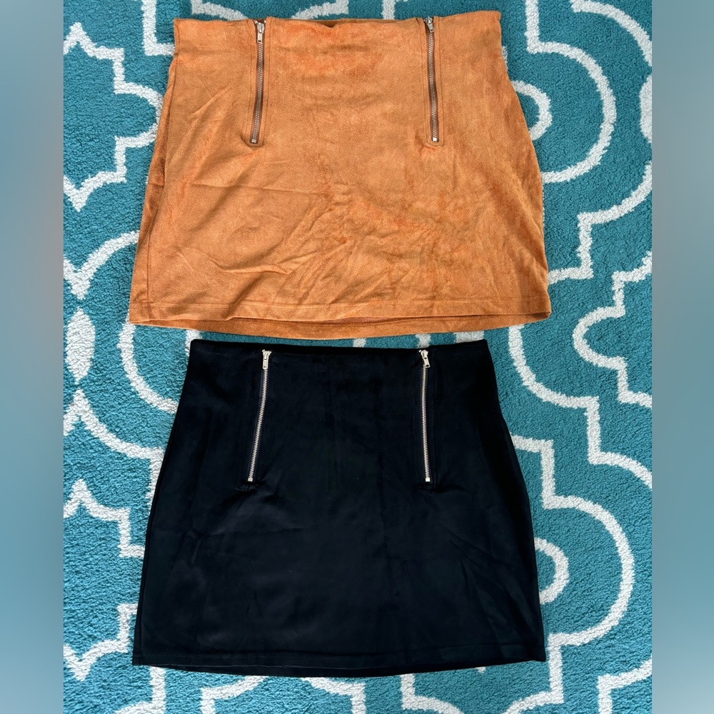 Plushy Double Zip Skirts Beige & Black - Size Small and Medium - Labeled “Large”